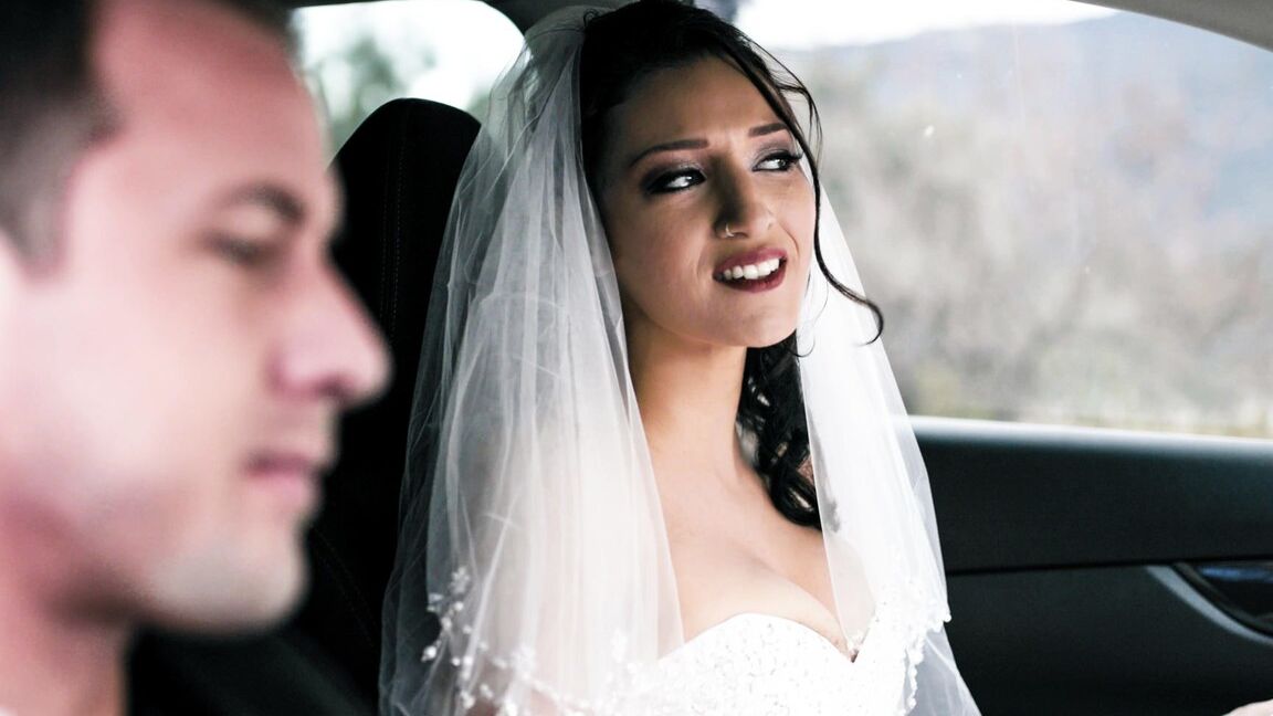 20P La novia adolescente Bella Rolland es follada por el hermano del novio el día de su boda