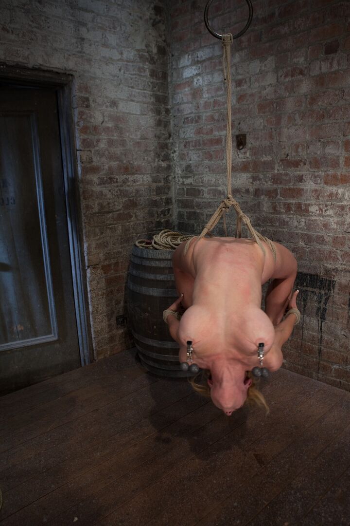 21P Hogtied Dee Williams, Isis Love