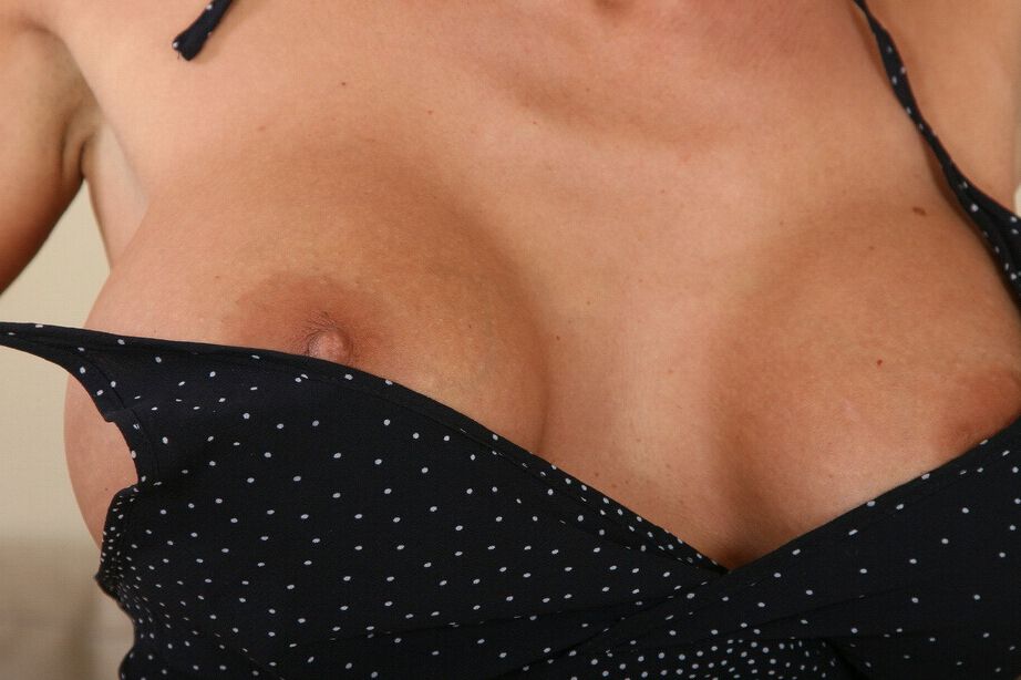 16P Playful mature brunette vixen slowly uncovering her gorgeous curves