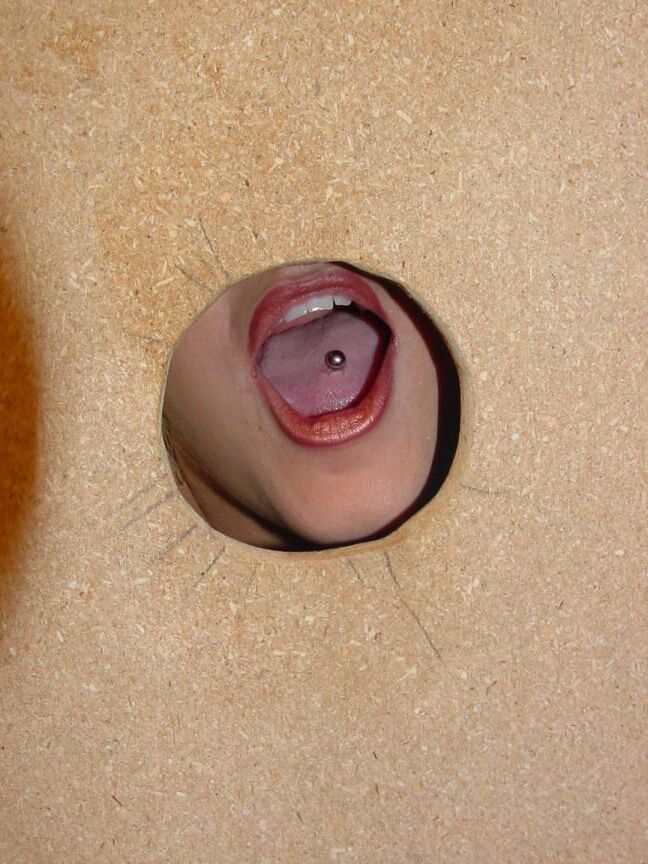 17P La jugosa rubia rechoncha Nicole Parks recibe semen en su bonita barbilla en una toma del Gloryhole