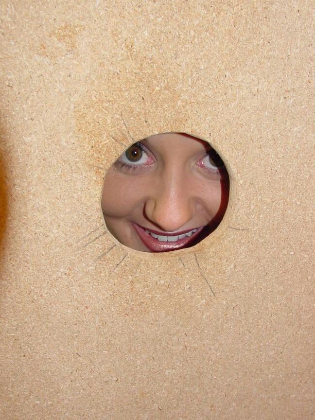 17P La jugosa rubia rechoncha Nicole Parks recibe semen en su bonita barbilla en una toma del Gloryhole