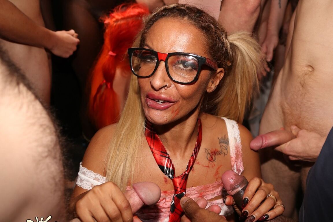 16P Alexxavice bukkake de Halloween con Talula