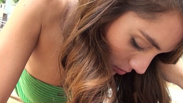 16P A prostituta Alice Hatter dá sexo oral com um grande pau sem cortes no modo POV