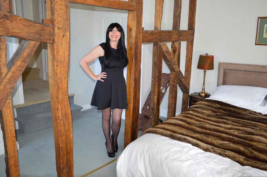 20P A morena amadora de meia-idade Barby Slut troca de vestido