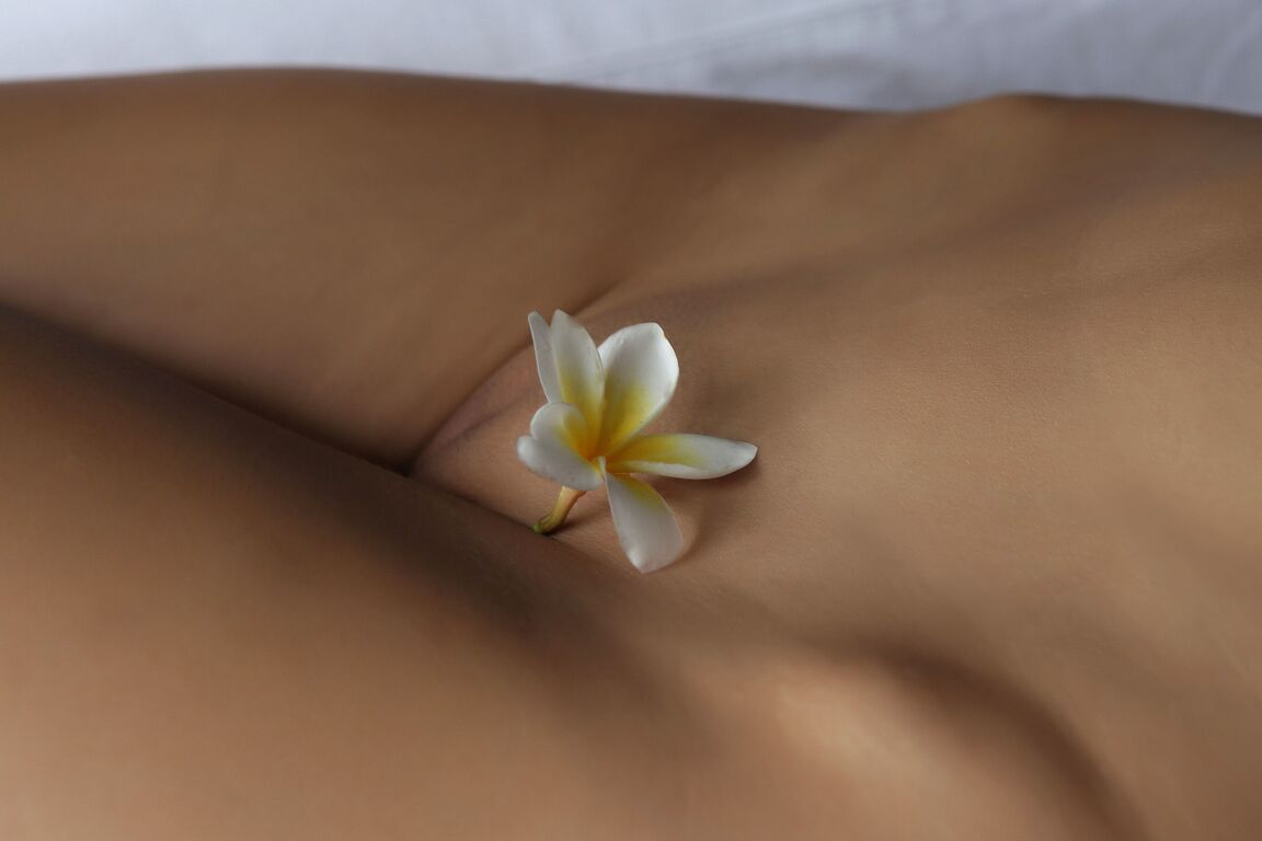 21P A adolescente morena Elin fica nua e revela seu corpo incrível