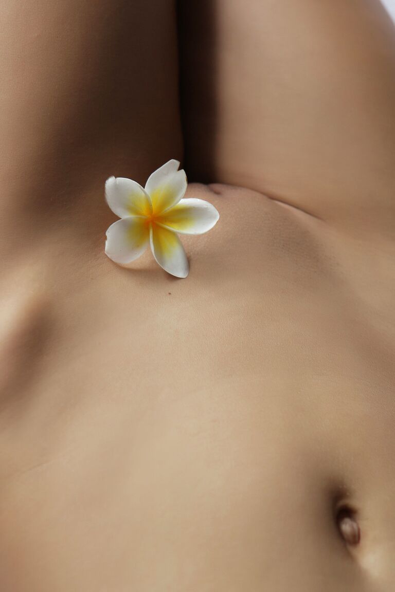 21P A adolescente morena Elin fica nua e revela seu corpo incrível