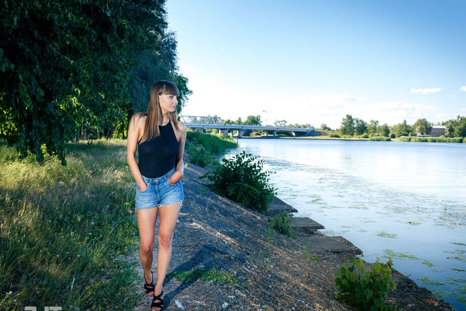 16P Nice teen Natalie Russ masturbates by the shoreline while wrapped in ropes