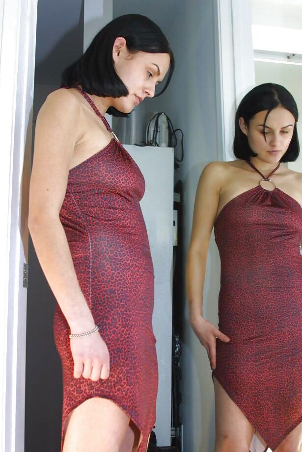 16P Morena gata Katelyn tirando a roupa de sua doce buceta peluda hoje