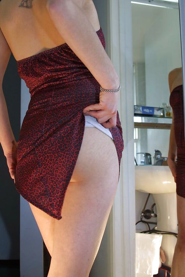16P Morena gata Katelyn tirando a roupa de sua doce buceta peluda hoje