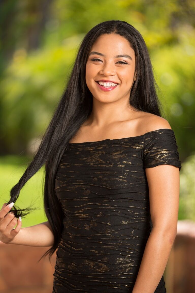 18P Deslumbrante morena Sophia Leone