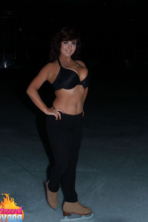 16P British figure skater Robyn Alexandra unleashes her knockers in pantyhose