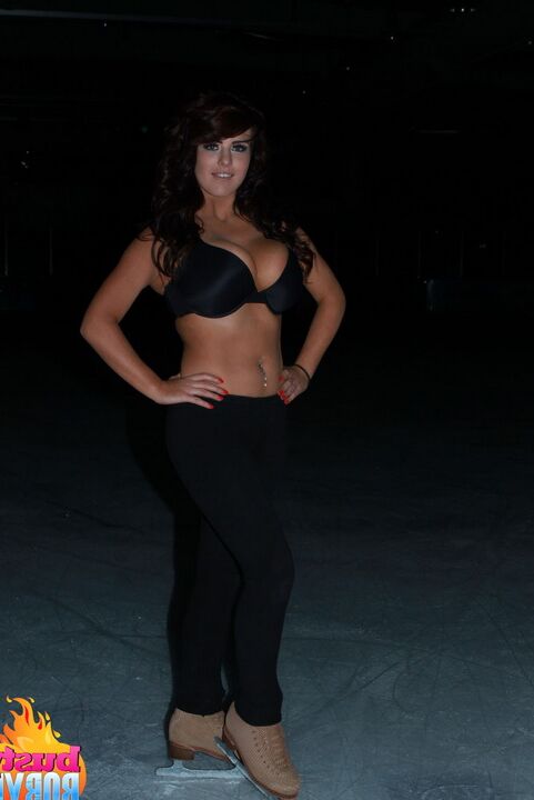 16P British figure skater Robyn Alexandra unleashes her knockers in pantyhose