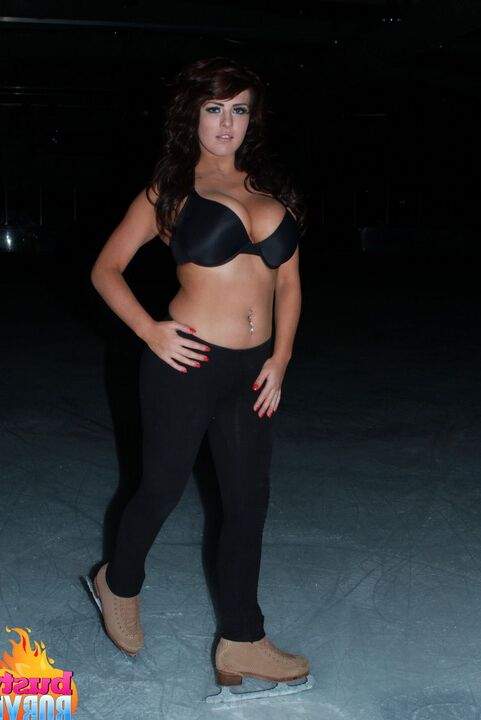 16P British figure skater Robyn Alexandra unleashes her knockers in pantyhose