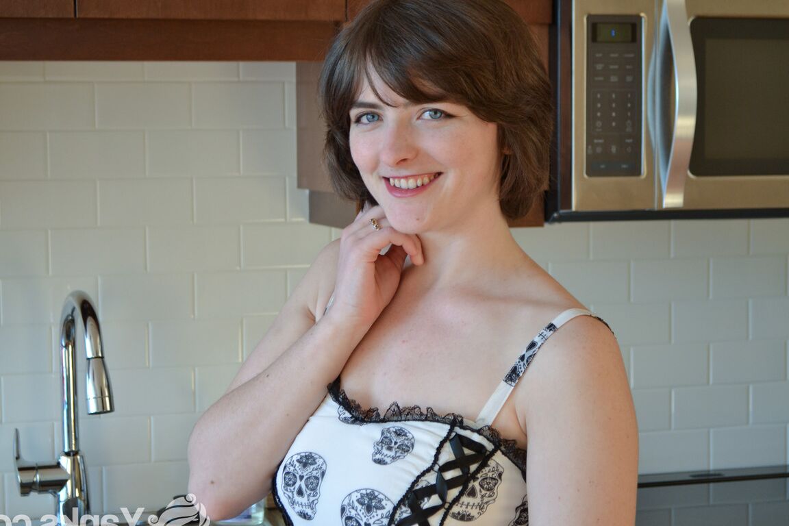 15P First timer Raven Snow plays with her pussy while posing naked in kitchen