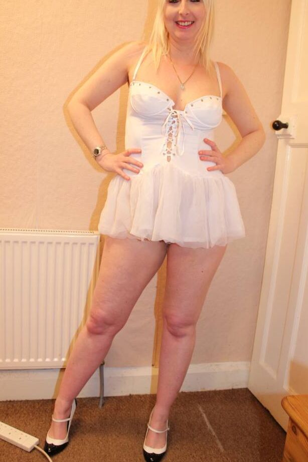 16P Middle-aged blonde from the UK Tracey Lain has sex with a small cock POV style