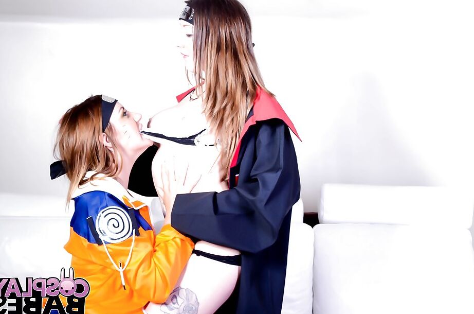 Die 16P Euro-Cosplay-Enthusiasten Yuffie Yulan und Elouise Please haben Lesbensex