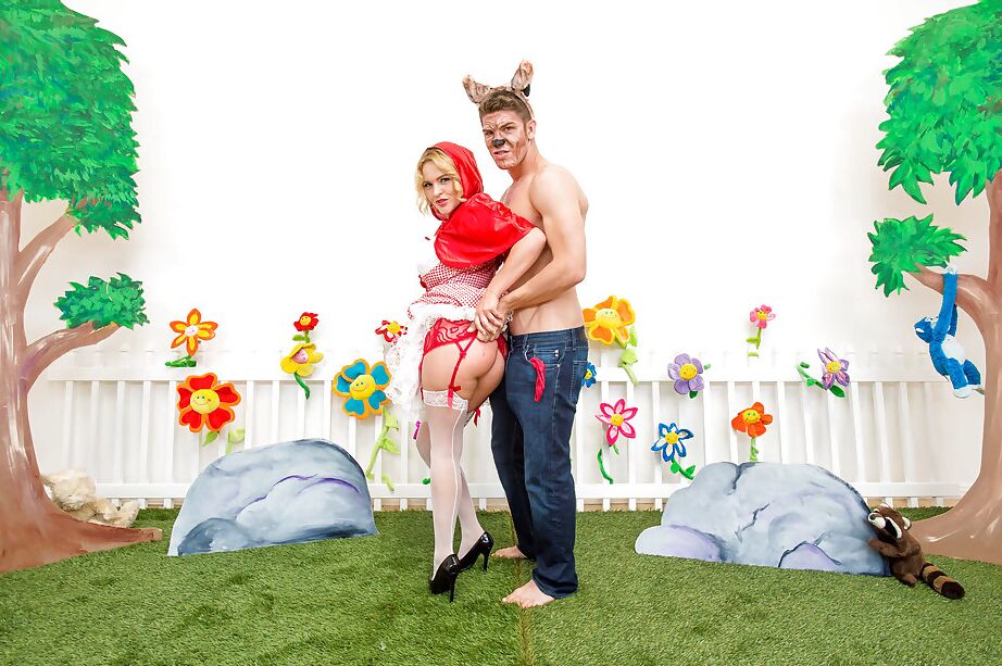 16P Playful blondie with sexy ass Krissy Lynn enjoys cosplay anal banging