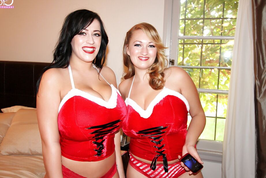 Cena de cosplay de Natal 16P apresenta lésbica de peitos grandes Leanne Crow