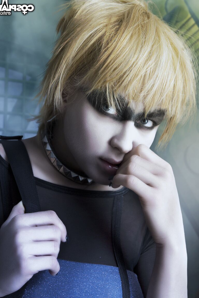 12P Kayla, a modelo básica do prazer, cosplay nua