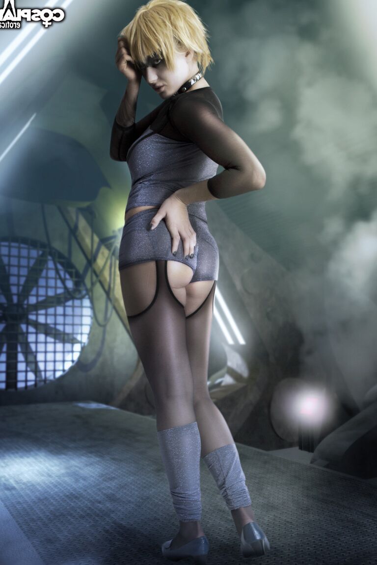 12P Kayla, a modelo básica do prazer, cosplay nua