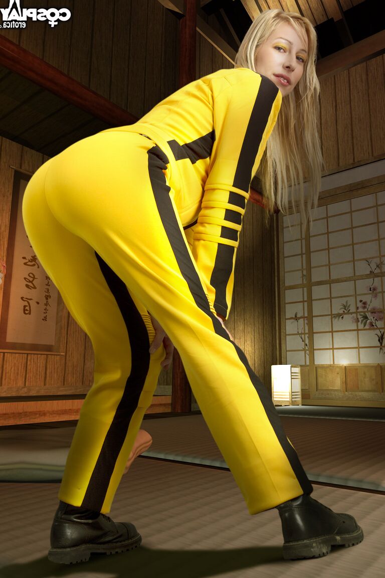 12P SandyBell em The Teahouse nua cosplay