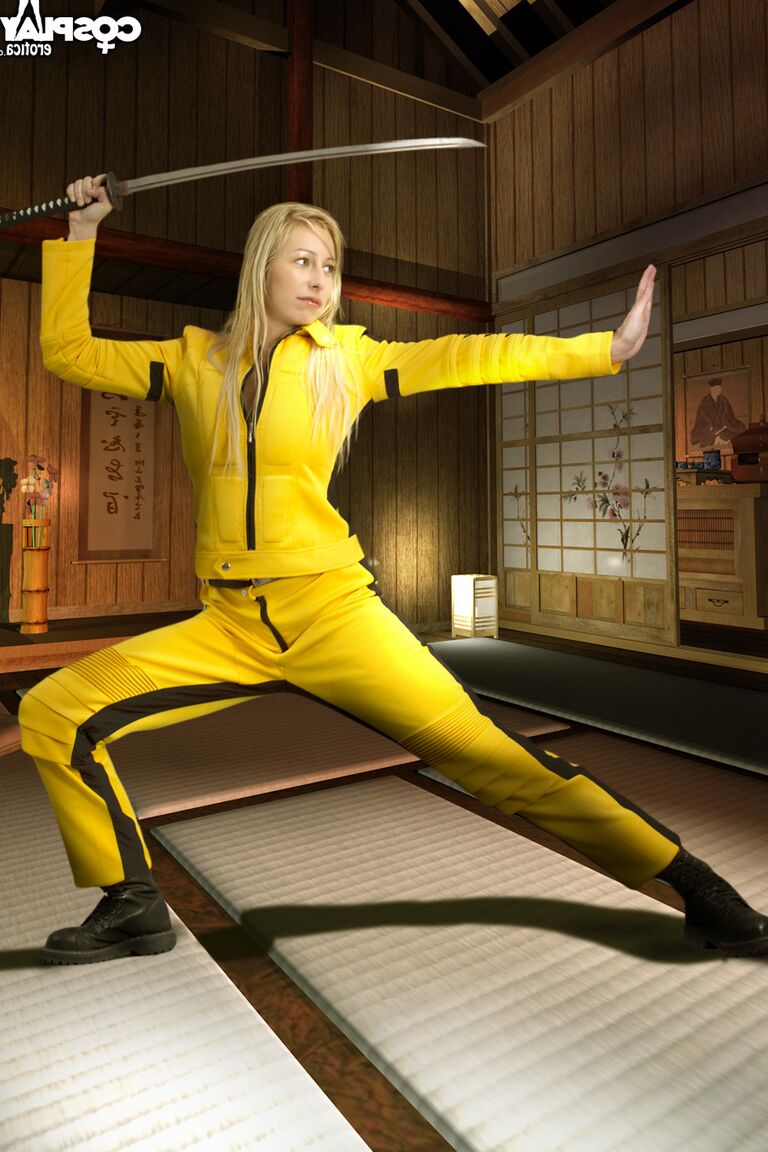 12P SandyBell em The Teahouse nua cosplay