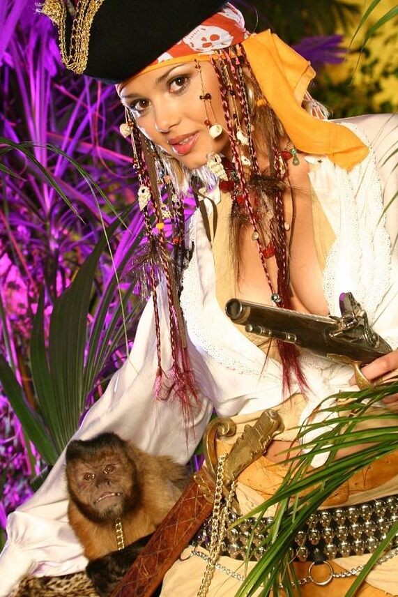15P Solo model Lenka exposes her tits and ass in a pirate outfit