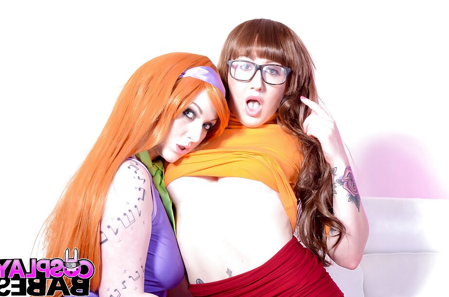 16P Euro cosplay enthusiasts Harmony Reigns and Elouise Please go girl on girl