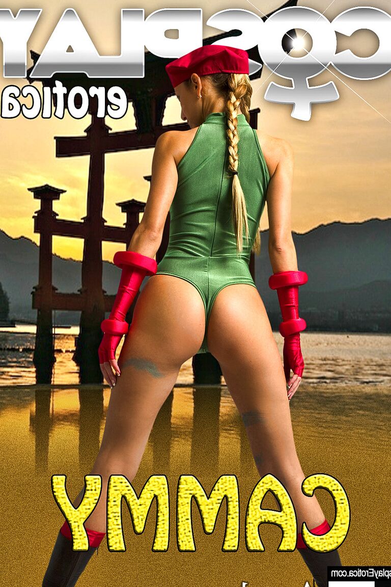 12P Rubia sexy desnuda su cuerpo duro mientras usa un disfraz de cosplay de Street Fighter