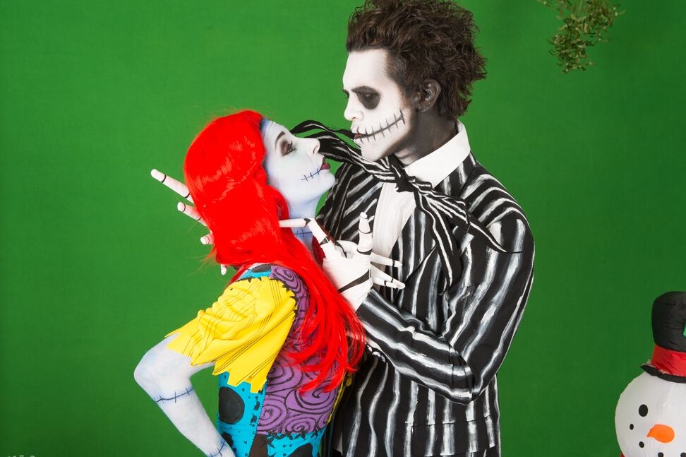 Das 15P-Cosplay-Girl Joanna Angel bekommt nach dem Doggystyle-Fick Sperma auf die großen Titten