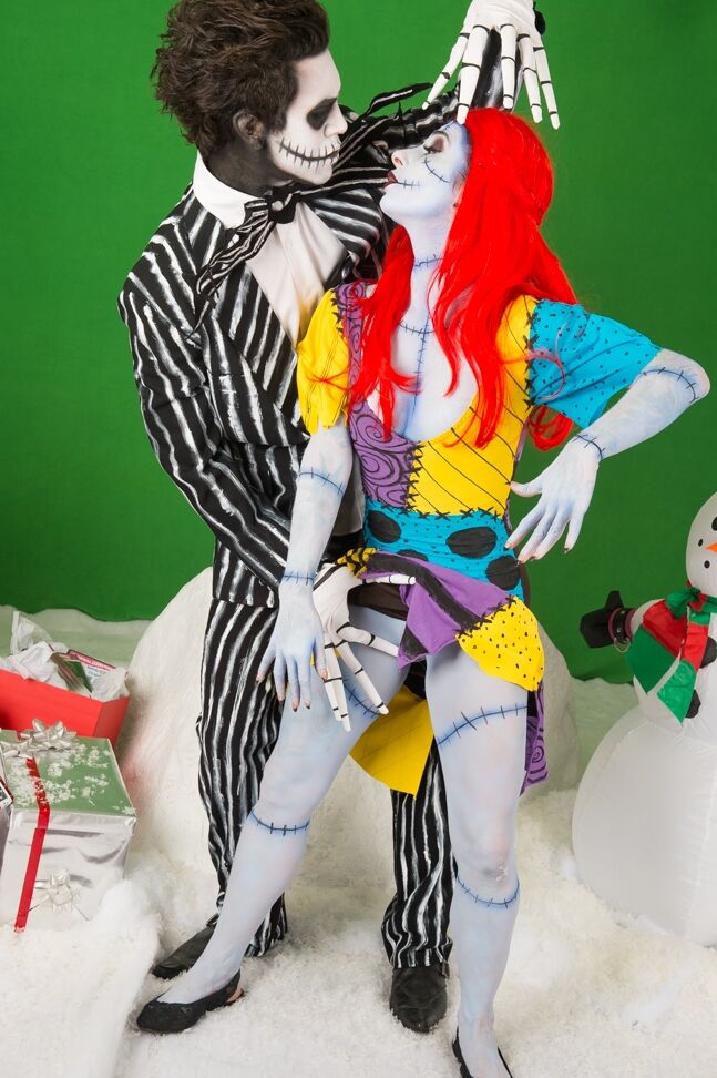 Das 15P-Cosplay-Girl Joanna Angel bekommt nach dem Doggystyle-Fick Sperma auf die großen Titten