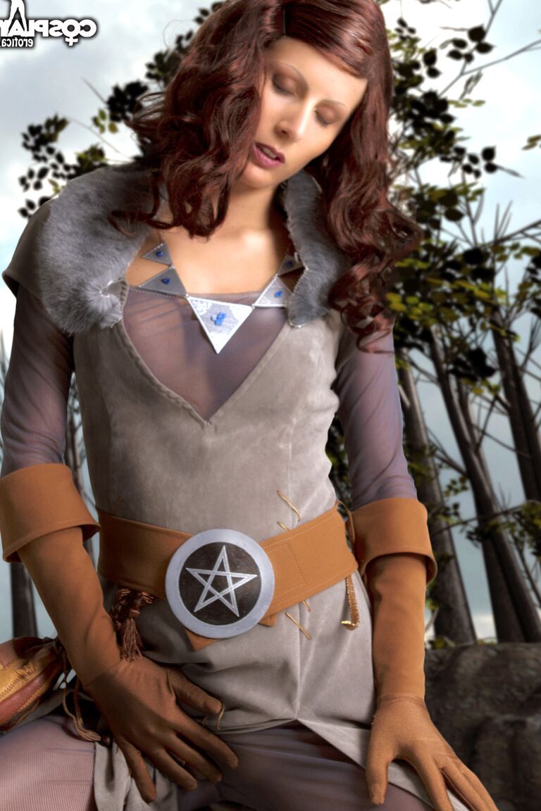 12P Triss Dragon Age Origins cosplay nu