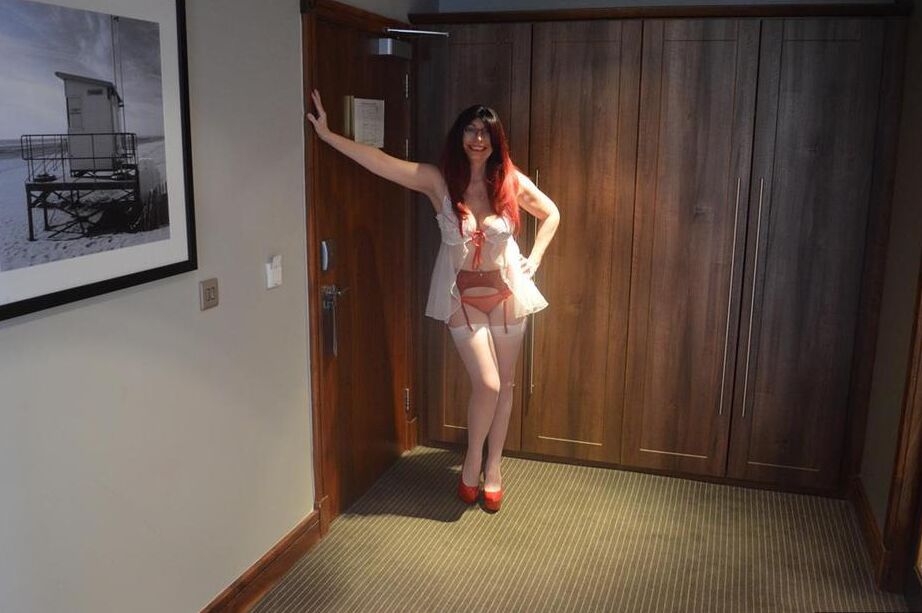 20P Mature redhead Barby Slut exposes her big tits while at home in nylons