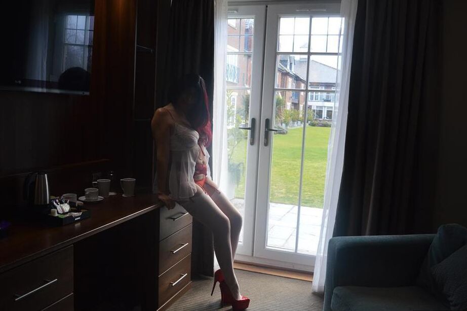 20P Mature redhead Barby Slut exposes her big tits while at home in nylons