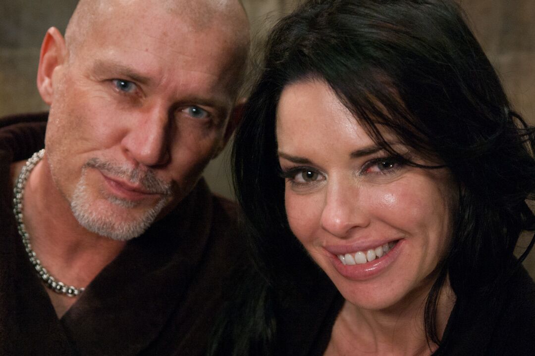 20P Curvy MILF Veronica Avluv é analisada, rosto fodido e brincado em cativeiro