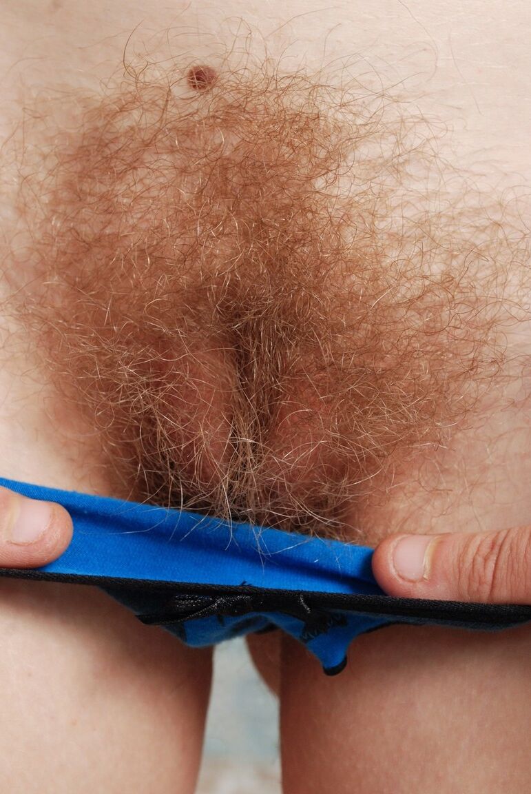 16P かわいい赤毛のヴァルコリーが乳首をクローズアップして見せる