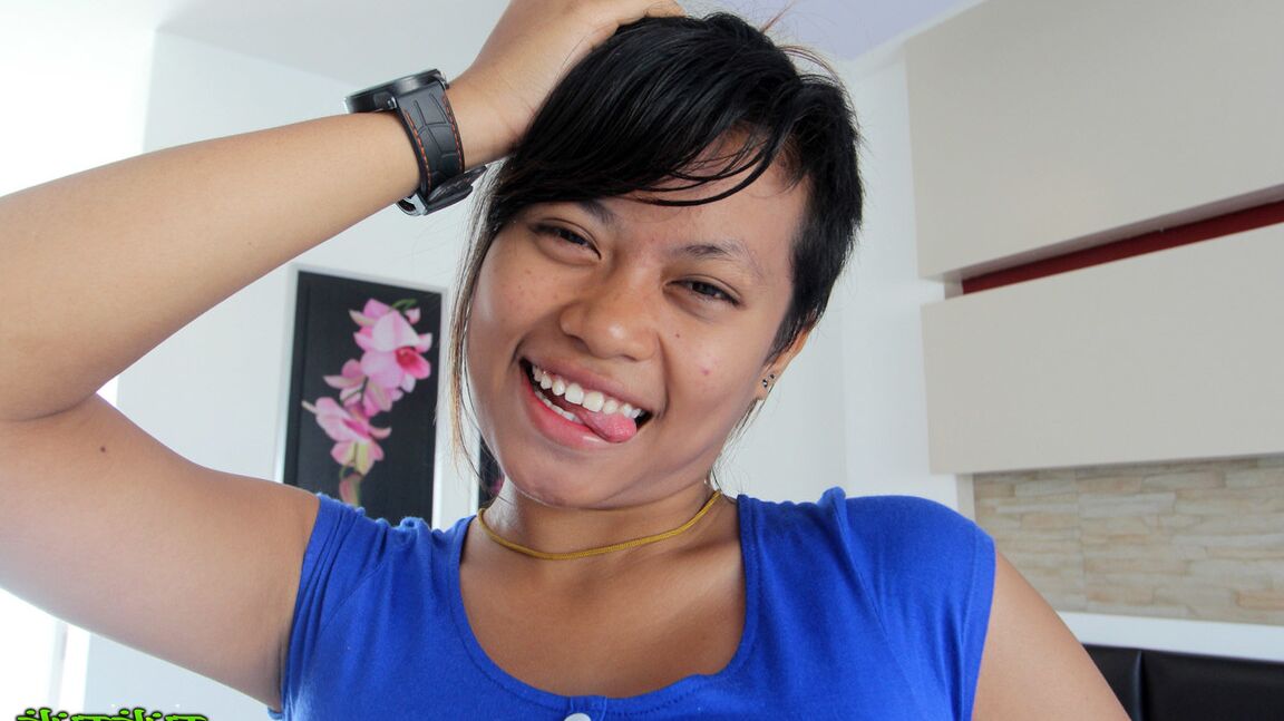 Une Philippine 12P paie ses factures en faisant plaisir aux touristes sexuels en mode POV
