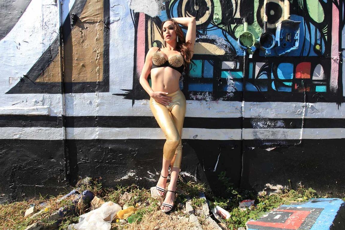 16P No hay nada más que sensualidad saliendo de la cachonda Jonelle Brooks