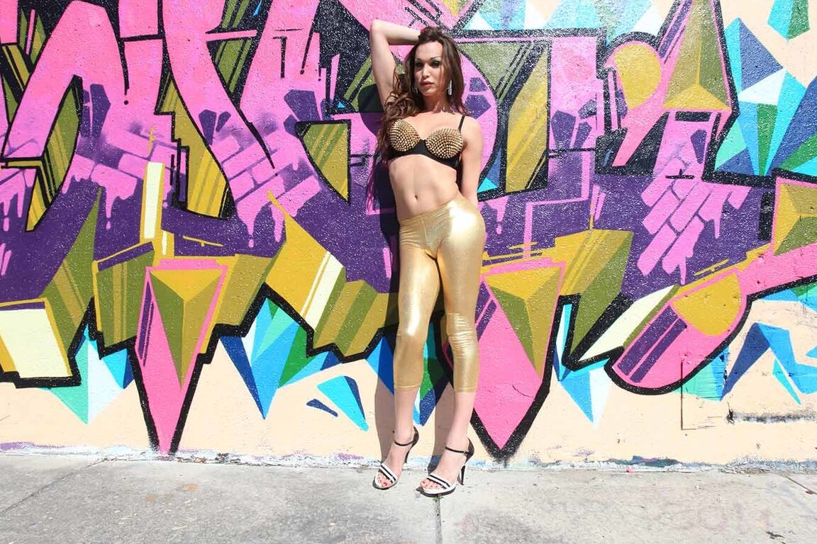 16P No hay nada más que sensualidad saliendo de la cachonda Jonelle Brooks