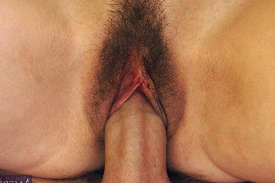 16P MILF arrebatadora com peitos enormes Sheila Marie fodeu sua boceta peluda