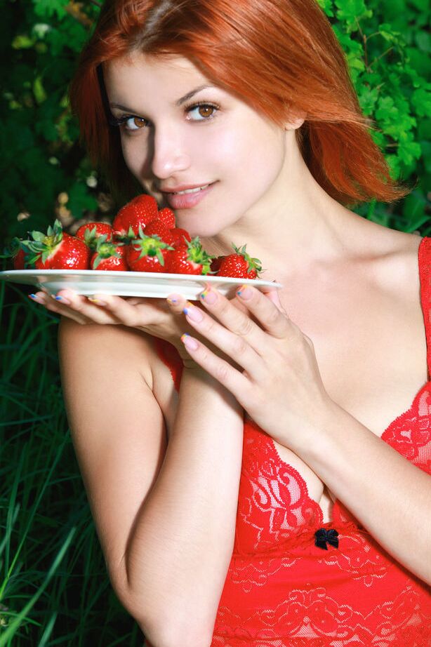 18P Hot redhead Violla A frees her teen body from clothes on long grass