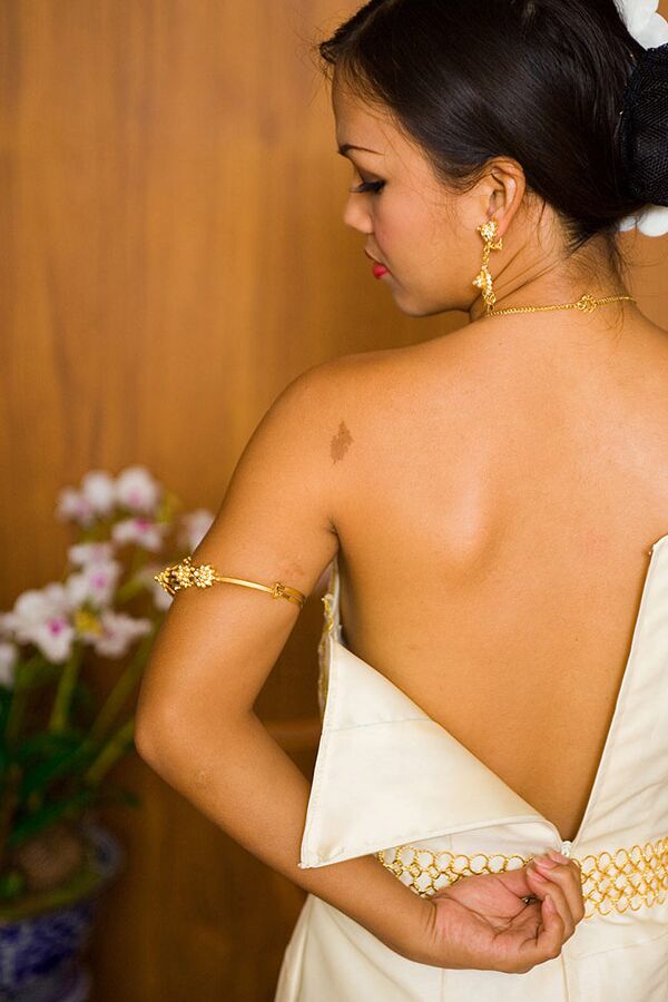 Dia de casamento dourado Ladyboy 16P