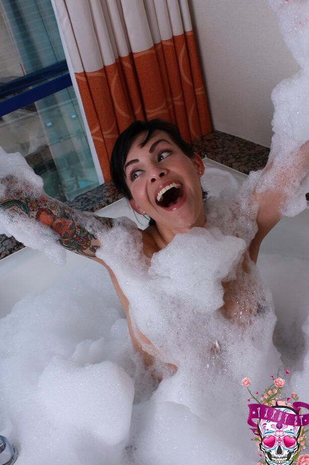 12P TS Foxxy Taking a bath