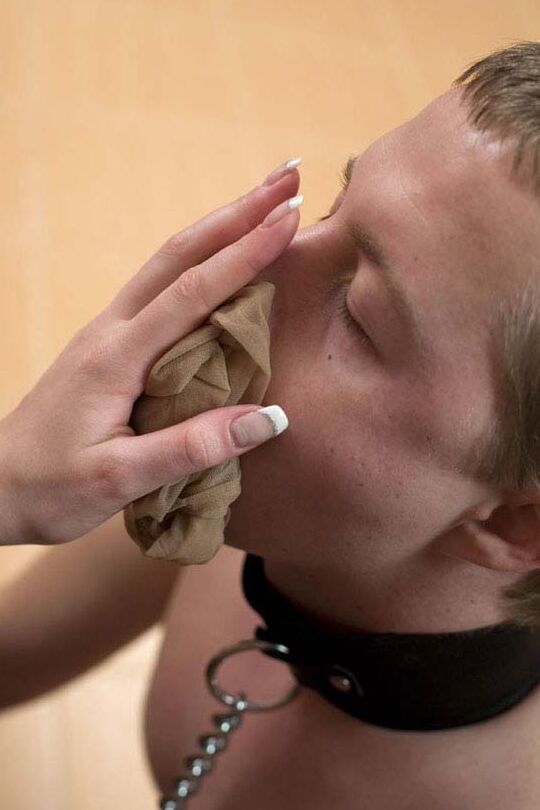 16P このブロンドの女神は最高の靴崇拝と最も残酷な最高位に値します