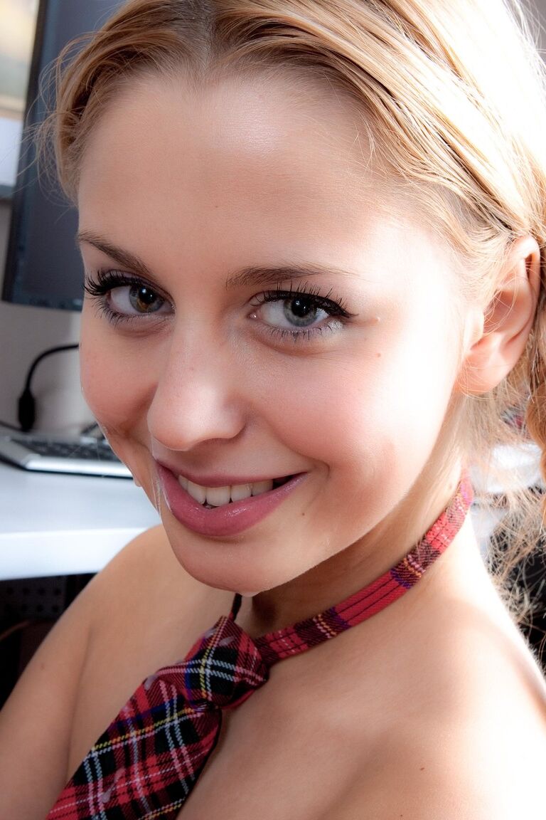 21P Joven Tetona Mandy I