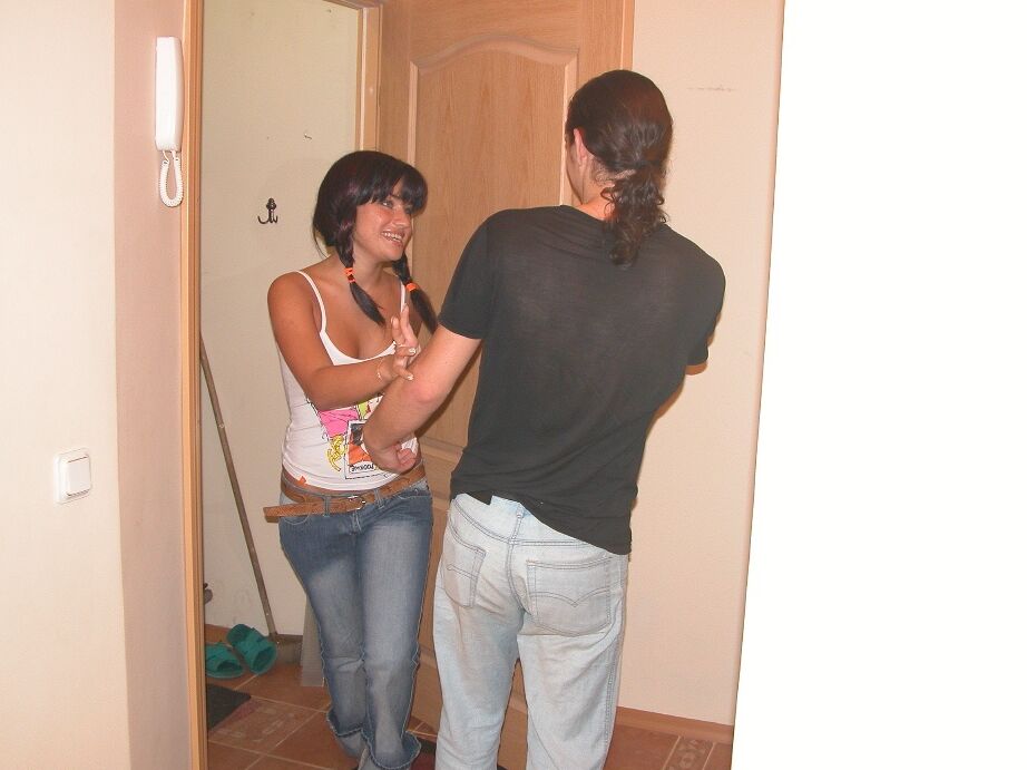 16P Adolescente de cabello oscuro usa coletas durante el sexo con su novio