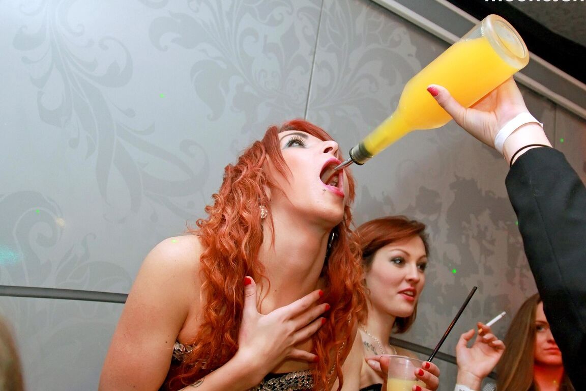 15P Slutty friends get drunk at the club and suck cock in hot CFNM party action