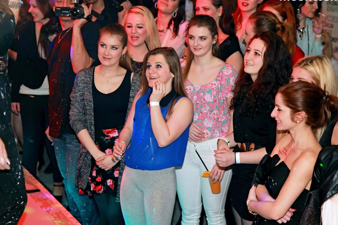 15P Slutty friends get drunk at the club and suck cock in hot CFNM party action