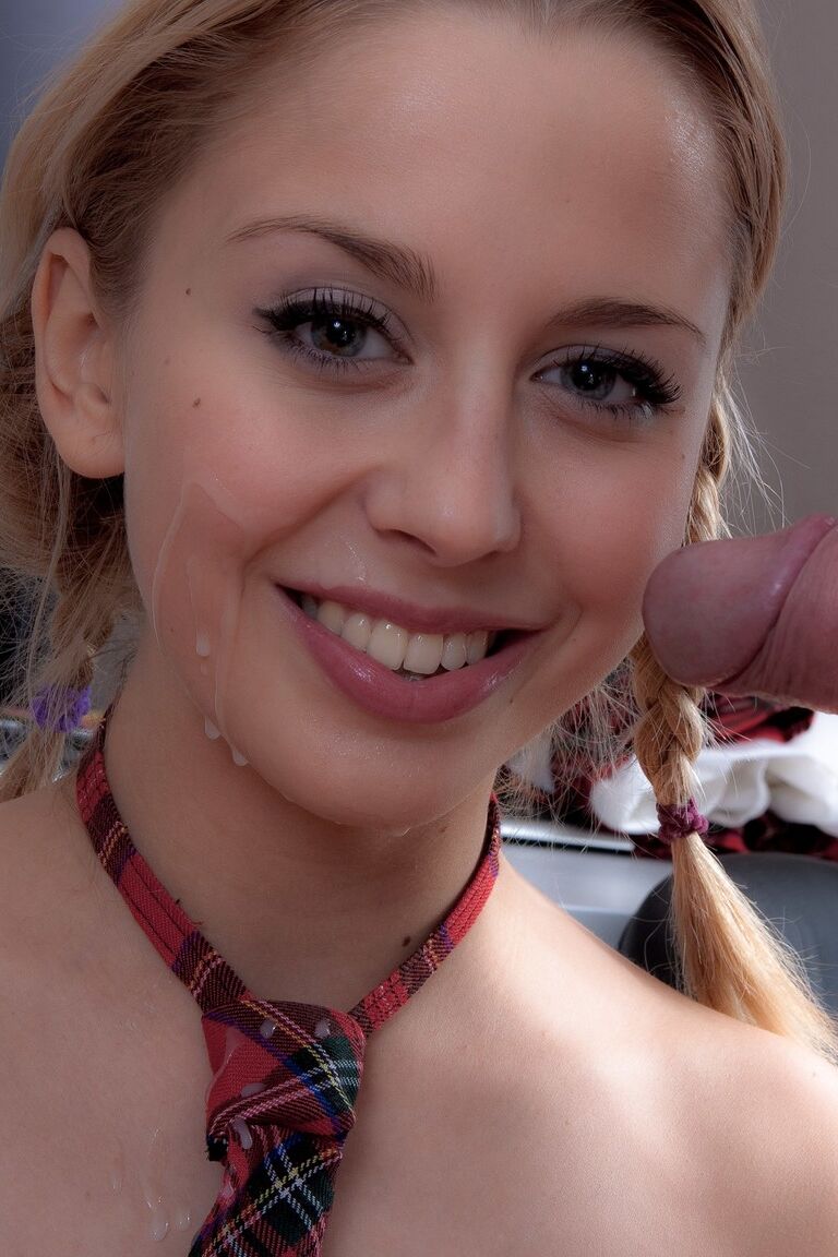 21P Big boobed estudante Brooke fica com a boca