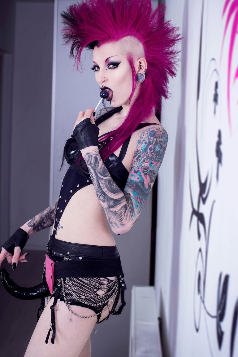 15P Alt girl Razor Candi sports a mohawk haircut with a butt plug in her asshole